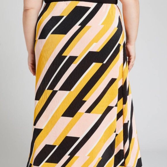 Lane Bryant NWT Geo Textured High Low Skirt - Picture 3 of 8